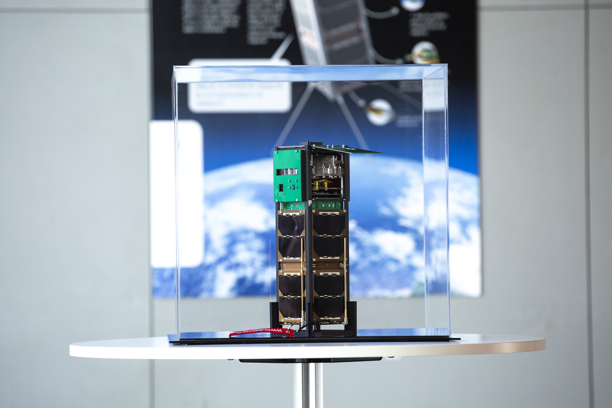 Le cubesat PlantSat en salle blanche avant d'être intégré dans le déployeur orbital de D-Orbit. © D-Orbit